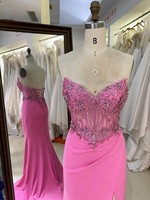 Robe de soirée rose vif sans bretelles, corsage perlé, fente haute, coupe sirène, pour bal de promo, vente en gros d'usine, fournisseur 2026