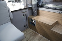 Remorque moderne 4x4 double pliable pour camping-car léger pour couple Capacité de couchage Mini caravane Style LED indépendant pour voyage