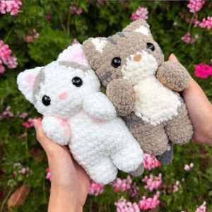 Juguete de Gato de Peluche Hecho a Mano - Adorable Gatito de Peluche con Hilo Suave, Lindo Regalo para Niños y Amantes de los Gatos, Amigurumi de Gato - Product Image 2