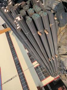 Stm A615 S400 s355 hrb400 10 मिमी 12 मिमी ग्रेड 40 ग्राम 50 कंक्रीट स्टील रेबार विकृत स्टील बार प्रबलित स्टील बार प्रबलित स्टील बार - Product Image 5