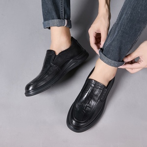 Nouvelles chaussures décontractées pour hommes en cuir souple noir, style britannique, polyvalentes et tendance - Product Image 2