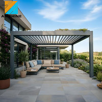 Pergola commerciale en aluminium avec toit à lames orientables étanche, idéale pour restaurant, hôtel, café et espace de restauration en extérieur