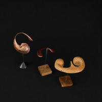 Sculpture d'équilibre Sunmuse |   Art cinétique en bois et laiton, sculpture artisanale d'équilibre, décoration de bureau abstraite, Sunmuse Studio