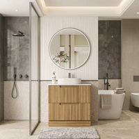 Meuble-lavabo de salle de bain autoportant en chêne clair cannelé, avec tiroirs à fermeture douce, meuble sous-vasque en bois cannelé avec plan de travail et vasque à poser ronde