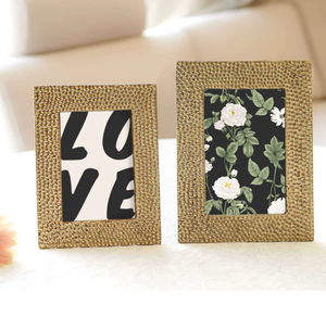 Diseño martillado chapado en oro Juego de 2 Marco de fotos de metal resistente chapado en oro de alta calidad de diseñador único más elegante - Product Image 1