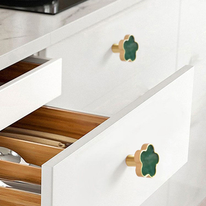 Kleurrijk Hars Bloemkast Knop Zinklegering Lade Trekhandvat Voor Dressoir Garderobe Meubelknoppen In Schattige Moderne Stijl - Product Image 2