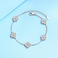 Joyería fina Cinco flores Trébol de cuatro hojas Micro incrustaciones Moissanite completo S925 Pulseras de la suerte de plata esterlina para fiesta de mujer