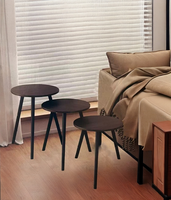 Ensemble de 3 tables basses rondes imbriquées |   Tables d'appoint avec plateau imitation bois et pieds en métal noir pour salon, chambre à coucher