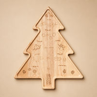 Planche à charcuterie en bois en forme de sapin de Noël avec étiquettes de guidage gravées pour servir le fromage, pour la cuisine et la salle à manger