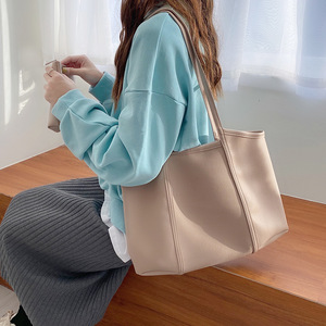 กระเป๋าโท้ท กระเป๋าสะพายไหล่หนัง PU นุ่ม ความจุขนาดใหญ่ ใช้ได้ทุกวัน สีทึบ หัวเข็มขัดแม่เหล็ก ฤดูใบไม้ผลิ 2023 - Product Image 3