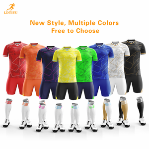 2025 Высококачественная Мужская Футбольная форма на заказ, оптовая продажа от производителя, сублимационная полоса высокого качества, цифровая печать - Product Image 1