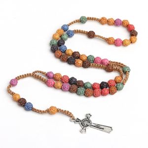 Collier religieux coloré avec breloque chapelet, perles en plastique de 10 mm, croix en alliage, perles de prière chrétiennes Jésus pour le catholicisme - Product Image 5