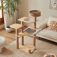 Arbre à chat minimaliste et écologique en bois massif avec griffoir, design durable et hauteur réglable pour une utilisation intérieure