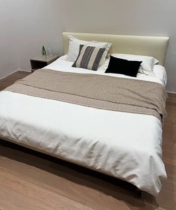 <span class=keywords><strong>Letto</strong></span> <span class=keywords><strong>matrimoniale</strong></span> sospeso con testiera in pelle a orecchie di elefante, imbottitura morbida, stile minimalista italiano, per camera da <span class=keywords><strong>letto</strong></span> principale, ideale per matrimonio - Product Image 4