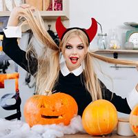 Kit de déguisement avec serre-tête cornes de diable, ensemble d'accessoires queue et nœud papillon rouges pour Halloween, cosplay, fête costumée, enfants et adultes