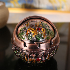 Cenicero esférico retro de aleación de zinc con tapa, bonito para dormitorio, moderno e individual, a prueba de viento para el hogar. - Product Image 4