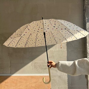 Parapluie manuel long à manche en J en bois, imprimé petit cœur, avec logo personnalisé OEM, pour femme, cadeau, vente en gros - Product Image 2