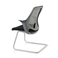 Chaise de conférence cantilever moderne en tissu maillé avec accoudoirs fixes, support lombaire, cadre en acier blanc, pour invités, visiteurs, écoles et bureaux