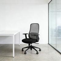 Chaise de bureau ergonomique à dossier ouvert en nylon respirant, design en maille, avec cadre en plastique et base rotative en aluminium, dossier moyen