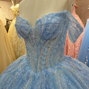 Robe de soirée de luxe bleu ciel brillante avec sequins, appliques en dentelle et perles, style princesse, pour anniversaire 15-16 ans, avec traîne chapelle - Modèle Dy6948-2 - Product Image 2
