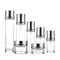 Ensemble d'emballages cosmétiques de luxe en verre opale blanc avec bouchons pompe dorés brillants pour sérum et crème de soin