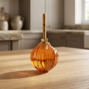 Poignée de porte en verre côtelé ambré, finition laiton, bouton de verrouillage rond, quincaillerie décorative moderne, Shri Govind International pour entrée de maison - Product Image 2