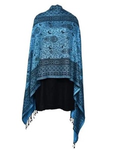 Étole classique en viscose tissée, longue et élégante pour femme, avec un tombé fluide, une texture douce et une finition texturée pour le quotidien - Product Image 5