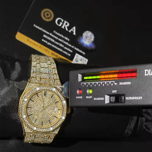 Montre mécanique automatique de luxe par un designer réputé sertie de diamants et de moissanite VVS, une montre pour homme sur mesure - Product Image 1