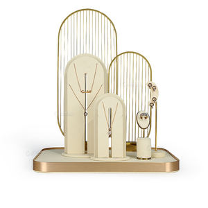 Présentoir à bijoux en métal style tendance, personnalisé, en microfibre, moderne, pour boucles d'oreilles et colliers, buste beige, en promotion - Product Image 4