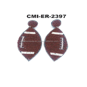 Aretes de Cuentas con Diseño de Balón de Fútbol Americano para el Día del Partido, Hechos a Mano, Joyería para Amantes del Deporte, Inspirados en el Fútbol Americano - Product Image 1
