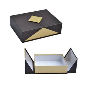 Confezione regalo con doppia porta aperta in cartone rigido di carta nera opaca con coperchio magnetico