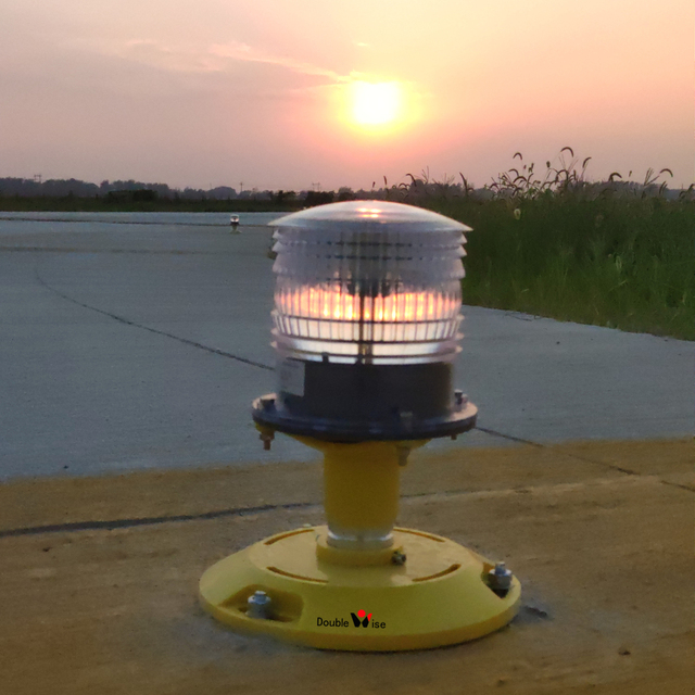 Solar Airport Runway Lights for Sale in the Portable Airfield Taxiway Led Lighting System