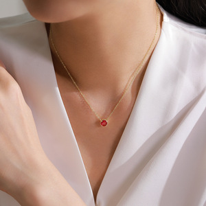 Collar con colgante de circonita roja tallada redonda en plata de ley S925, versión cobre personalizable - Un regalo romántico para mujeres - Product Image 5