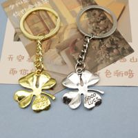Porte-clés porte-bonheur à quatre feuilles gravé, en alliage de zinc, talisman pour la Saint-Patrick, cadeau pour hôtesse