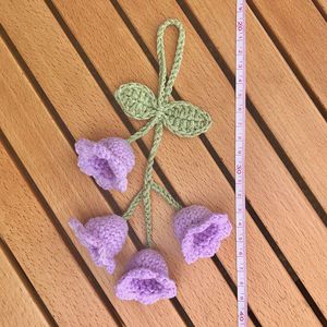 Llavero de flor de lirio del valle de ganchillo, accesorio para coche de hilo de algodón, cadena colgante hecha a mano, verano 2024 - Product Image 1