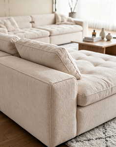 Sofá Minimalista de Tres Plazas con Respaldo Acolchado y Brazos Acolchados, Patas de Madera, Muebles Tapizados para Sala de Estar - Product Image 4