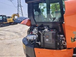 Excavatrice d'occasion Kubota U27 du Japon en vente, mini-pelleuse de 2,5 tonnes, Kubota U27-4, excavatrice sur chenilles d'occasion à prix abordable - Product Image 3