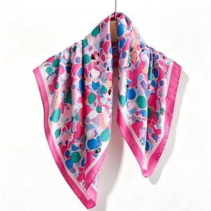 Élégant foulard carré long en polyester de style baroque rouge bordeaux <span class=keywords><strong>pour</strong></span> femmes musulmanes, idéal <span class=keywords><strong>pour</strong></span> couvrir les <span class=keywords><strong>cheveux</strong></span> - Product Image 3