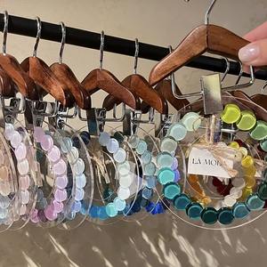 Nouveau design portable : Présentoir carré rose en acrylique pour ongles, idéal pour salon et sélection de couleurs de vernis gel DIY - Product Image 1