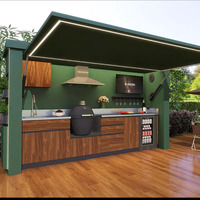 Cuisine extérieure moderne 2026 avec barbecue à gaz intégré, mobilier d'extérieur, abri de piscine, pour divertissement en plein air