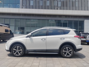 Toyota RAV4 2018, 2.0L CVT FWD, Edición Fashion, SUV, 151hp, Motor de Aspiración Natural, Compacto, 5 <span class=keywords><strong>Asientos</strong></span>, Bajo Kilometraje, Listo para Exportar - Product Image 3