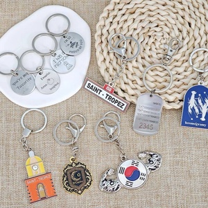 พวงกุญแจน่ารักแบบ DIY รุ่น Code Cles ลายดอกไม้แมวน่ารักสไตล์ญี่ปุ่น สลักลายการ์ตูน ทำจากสแตนเลสและสังกะสี พร้อมอุปกรณ์เสริม - Product Image 1