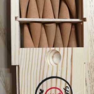 Cônes d'encens en bois de santal naturel parfumés à l'oud, cônes d'encens aromatiques à refoulement, fournis directement par l'usine - Product Image 6