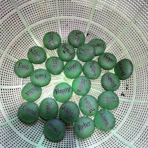 Được chạm khắc bằng chữ màu đen, đá cuội, đá sông tự nhiên - Product Image 3