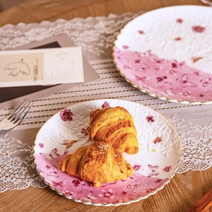 Ensemble d'assiettes rondes en céramique, motif floral rose et papillon, peintes à la main, assiettes plates pour les fêtes et les repas - Product Image 4