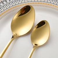 Ensemble de couverts vintage en acier inoxydable doré avec design en relief creux rétro royal, couteau, cuillère et fourchette pour mariage