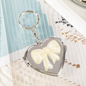 Y2k rosa azul verde forma de corazón arco plegable espejo llavero encanto doble cara amor cosmético espejo llavero - Product Image 5