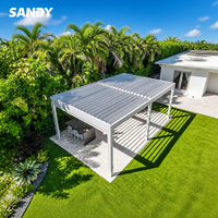 Pergola en aluminium motorisée bioclimatique moderne personnalisée avec toit en verre et lames orientables pour jardin extérieur