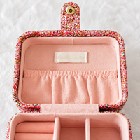 Boîte de rangement pour bijoux en cuir PU rectangulaire élégante et personnalisée, fermeture à bouton pression, finition poudre scintillante/paillettes, sur mesure