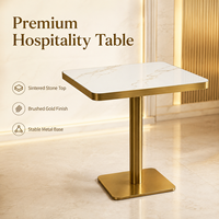 Ensemble table et chaises de bistrot en pierre frittée de luxe avec base en métal doré pour hôtel, café, restaurant, usage commercial